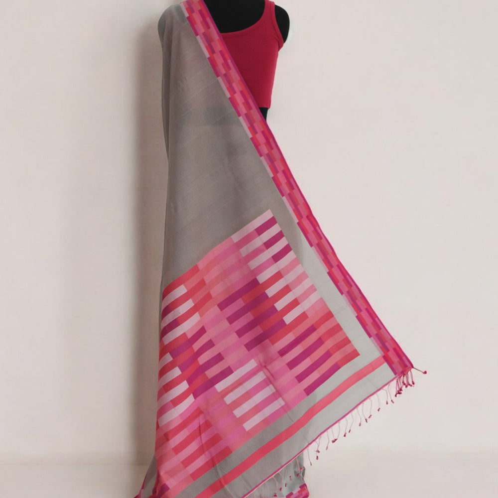 
                      
                        Light Grey - Rectangle Quilt Organic Cotton Saree
                      
                    