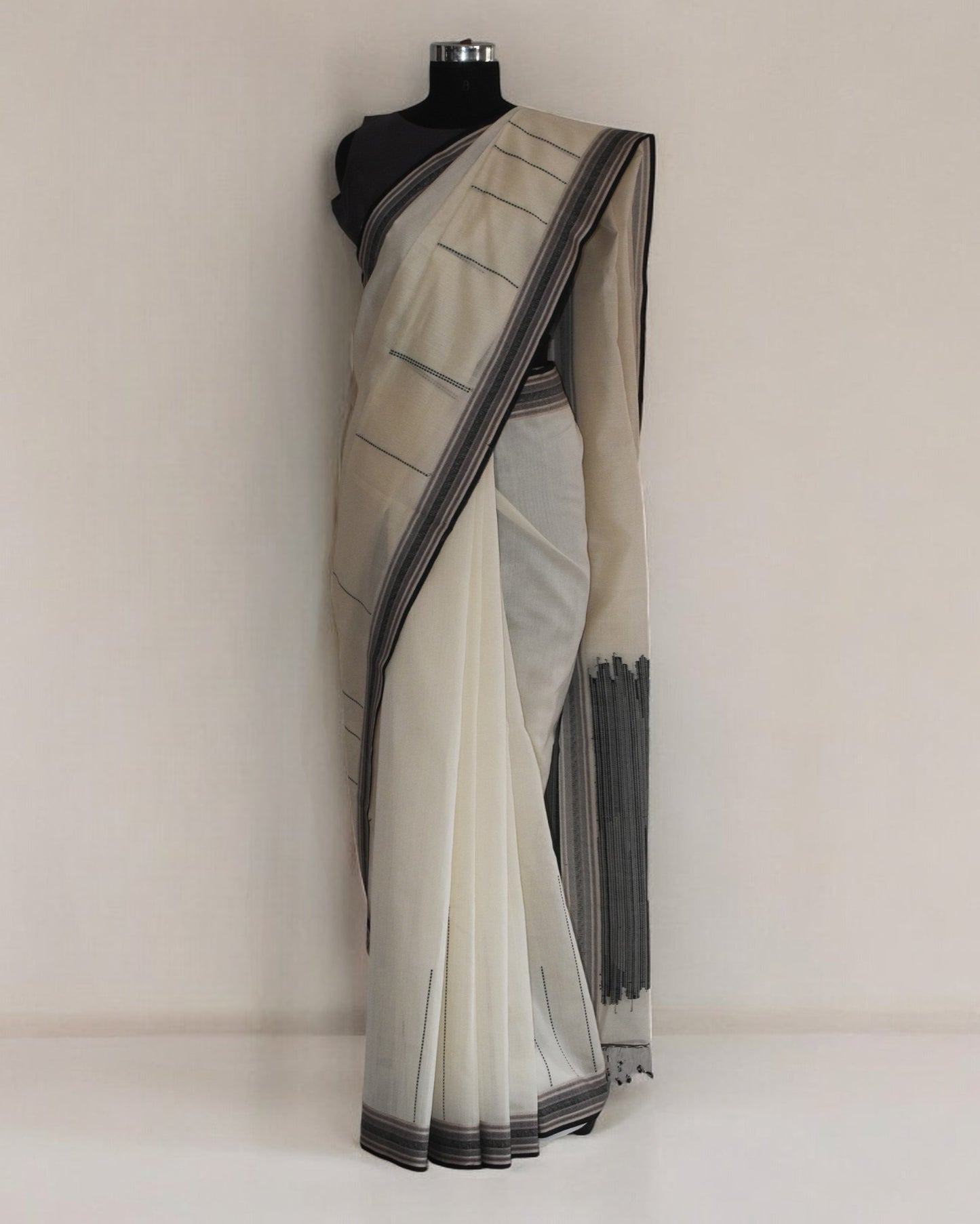 Off-White - Irregular Lines Motif Organic Cotton Saree